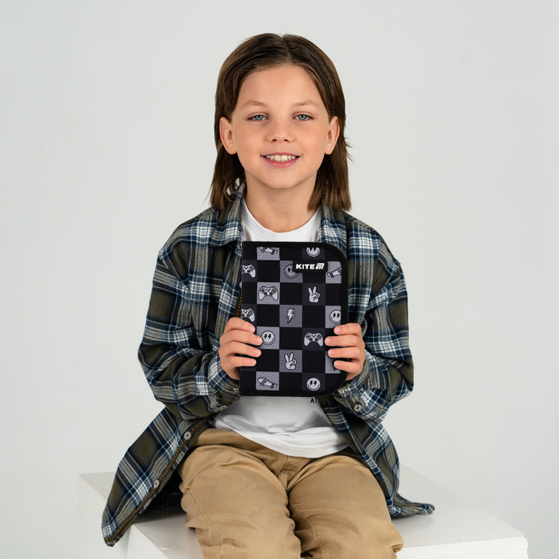 Pencil case without stationery Kite Game On K25-621-4, 1 compartment, 1 flap